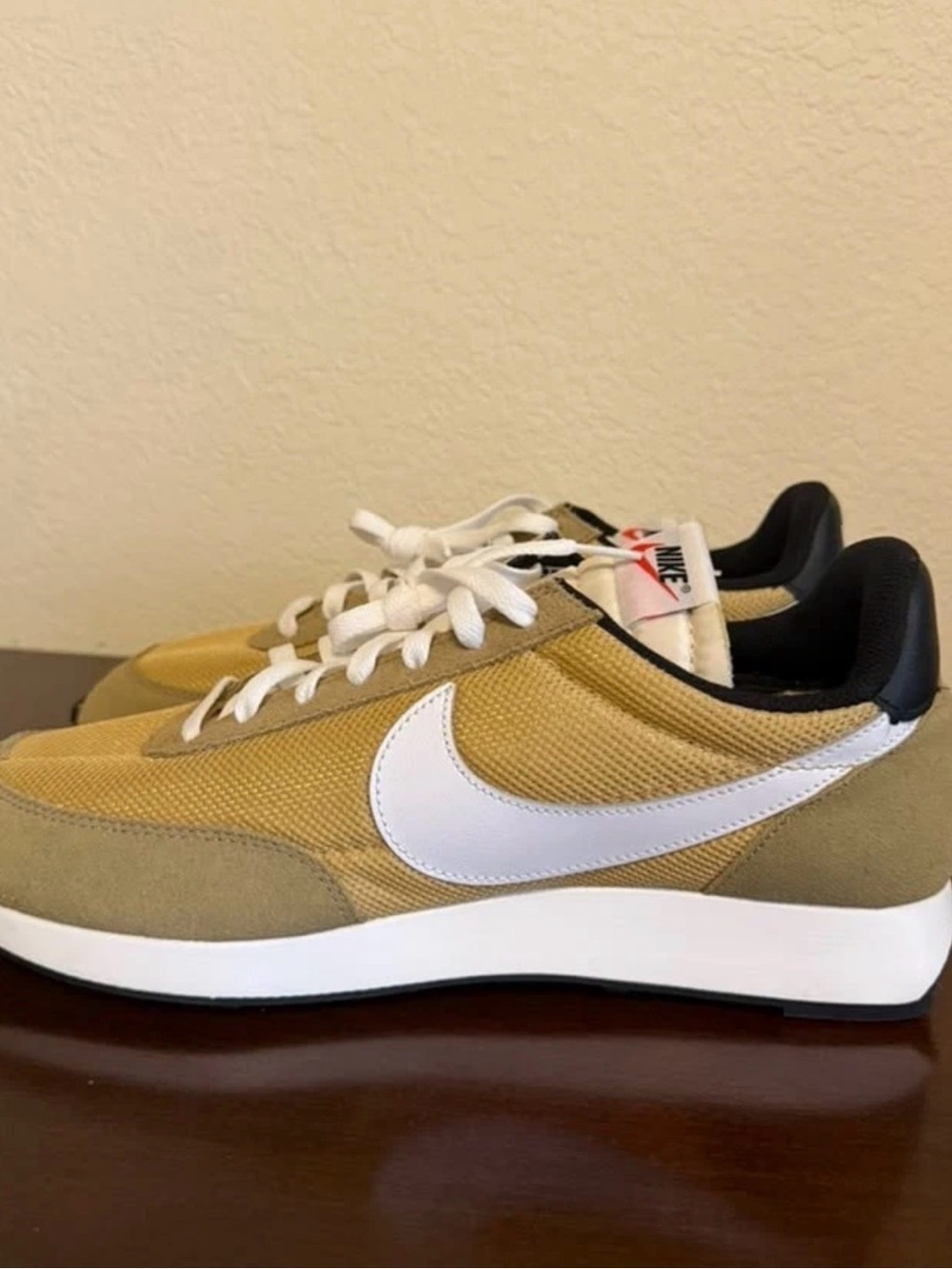 Nike Men’s Tan & White Retro Runner Sneakers